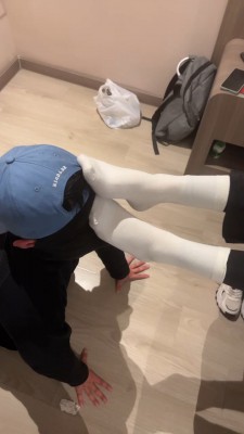 【婧児小主】晓G鞋跟虐踩肚脐搅动 两双高跟玩奴~ 折磨奴隶 YC-220405-8
