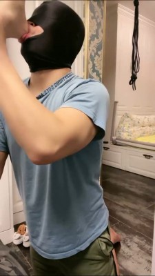 【兔粉粉】舔鞋舔脚 YC-220407