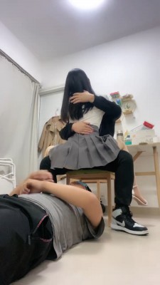 套路直播视频【艾莉】情侣主直接绿-高跟踩踏/骑马/竖中指羞辱/丝袜脚捂脸 bf26284_HD绳艺资源
