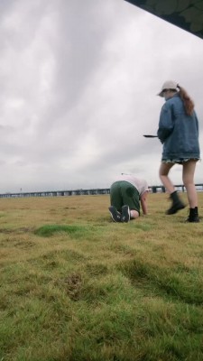 套路直播视频【宸宸 】户外遛狗骑马/脏靴踩狗爪-舔臭脚 bf26271_HD绳艺资源