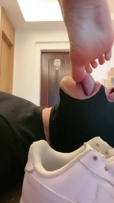 【婧児小主】婧児GTS POV 高跟鞋丝袜玩弄渺小的膜拜者 玩够把你丢进鞋里踩着你出门