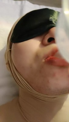 【婧児小主】婧児脚下的膜拜奴乞求主人高跟鞋的践踏 好啊 让我好好玩玩你!