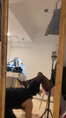 【婧児小主】婧児脚下的膜拜奴乞求主人高跟鞋的践踏 好啊 让我好好玩玩你!
