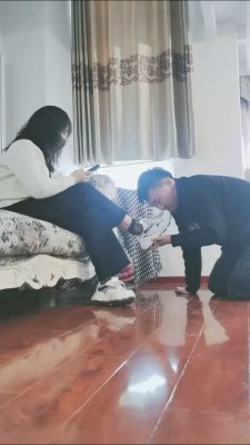 【婧児小主】晓G成熟女神老师的 高跟鞋肉丝引导温柔的玩弄 你盯着老师的脚干嘛?