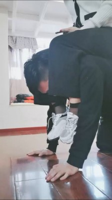 【婧児小主】晓G成熟女神老师的 高跟鞋肉丝引导温柔的玩弄 你盯着老师的脚干嘛?