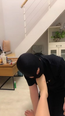 【黑丝诱惑】素女沐沐原味脏长靴踩踏虐乳 YC-220421