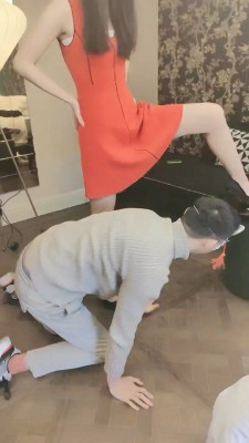 【婧児小主】婧児主人全语言 高跟肉丝挑逗踩踏游戏 支配脚下的奴才！ YC-220423-5