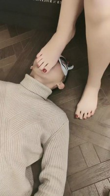 【婧児小主】婧児主人全语言 高跟肉丝挑逗踩踏游戏 支配脚下的奴才！ YC-220423-5