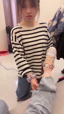 【橘子没熟】母畜-开发闺蜜做狗-下跪伺候/舔运动鞋/闻鞋袜转胯 bf26917_HD绳艺资源