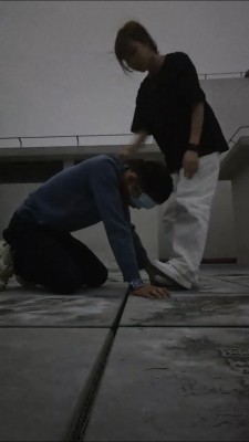 【小亿】阳台素人调-小白鞋超臭白棉袜强迫狗闻舔【完整版】bf26891_HD绳艺资源