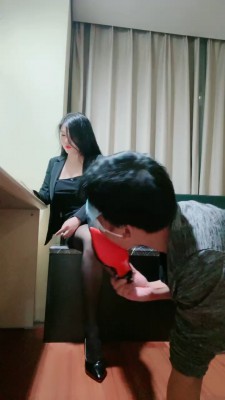 『奴隶岛』—得知男友恋足癖 k754361564-220427
