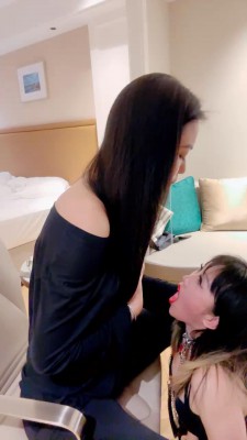 ktv小姐姐恋足深喉 YC-220429-6