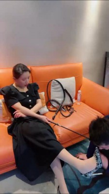 【珂珂女m】家教脚下的女m(上) YC-220430-12