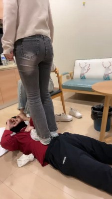 【珂珂女m】家教脚下的女m(上) YC-220430-12