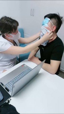 高空跳踩骨裂-120斤跆拳道女孩高空跳踩,被跆拳道学生妹踩断肋骨 YC-220501-8