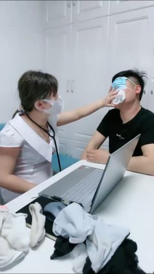 高空跳踩骨裂-120斤跆拳道女孩高空跳踩,被跆拳道学生妹踩断肋骨 YC-220501-8