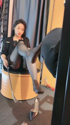 【鑫儿教头】囚禁狗笼艺术舔鞋/喝口水圣水/藤条抽 bf27192_HD绳艺资源