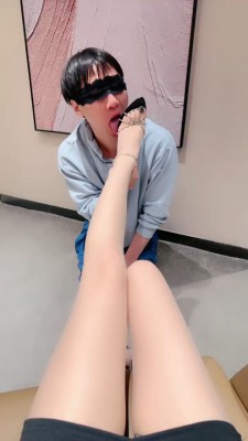 【婧児小主】晓G GTScrush 缩小的学弟被学姐的白丝高跟 冷酷的践踏!YC-220506-3