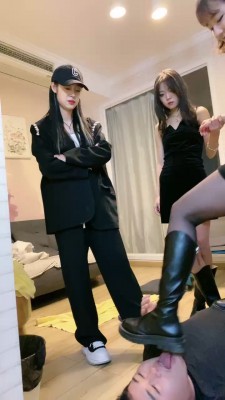 女女SM连续剧《堕落的口红》4集全-女孩遭办公室霸凌被女同事欺负变成奴隶