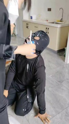 女女SM连续剧《堕落的口红》4集全-女孩遭办公室霸凌被女同事欺负变成奴隶
