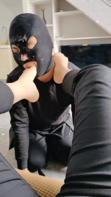 女女SM连续剧《堕落的口红》4集全-女孩遭办公室霸凌被女同事欺负变成奴隶
