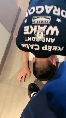 【惑心】极品臭袜子残忍折磨女奴