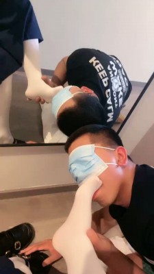 【惑心】极品臭袜子残忍折磨女奴
