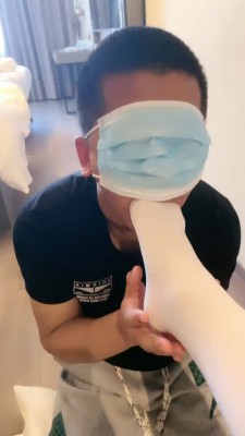 【惑心】极品臭袜子残忍折磨女奴