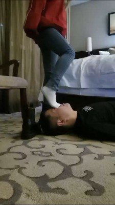 【彼岸花】破楼舔超脏鞋底，暴踹狗嘴 YC-220521-4