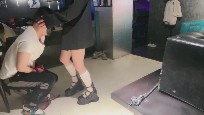 德国s踩中国学生m【定制视频】德国女神教师黑丝踩裆运动踩踏人形阶梯 YC-220521-5