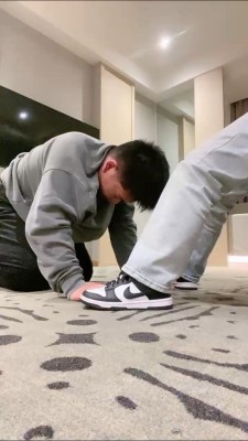 德国s踩中国学生m【定制视频】德国女神教师黑丝踩裆运动踩踏人形阶梯 YC-220521-5