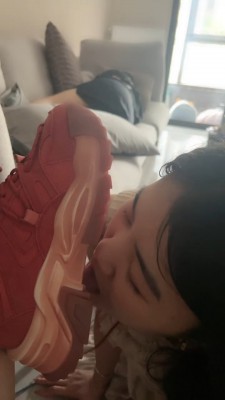 新式黑丝美腿美脚虐颈