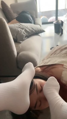 新式黑丝美腿美脚虐颈