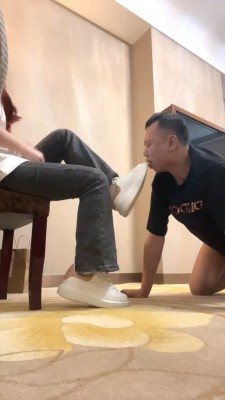 【台湾踩踏俱乐部】台湾双s狠毒鞭打踹头皮鞭抽 YC-220527-4