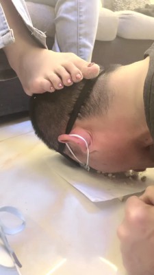 【台湾踩踏俱乐部】艾彩首发Vita情侣主超细金属高跟踩踏穿刺m亲密YC-220527-2