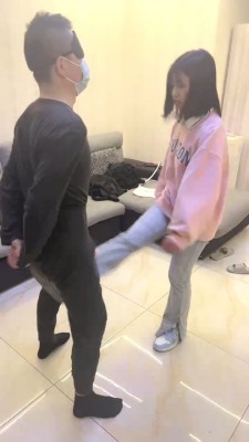 【台湾踩踏俱乐部】艾彩首发Vita情侣主超细金属高跟踩踏穿刺m亲密YC-220527-2