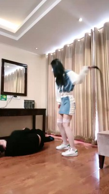 『奴隶岛』—[MagicIMirror 魔镜少女]—星奈&尔岚双s裸足踩瘦奴 MM-220527