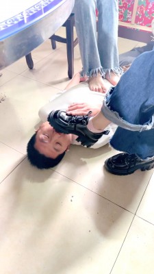 【婧児小主】晓G全语言GTS Crush双靴小奴隶们戏谑嘲笑把龙虾踩成肉酱 YC-220523-7