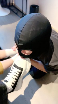 道服萌妹原味袜子踩踹狗挡 pov跺狗脸
