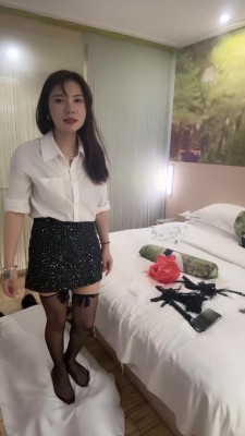 【惑心】脚耳光跺裆肉丝狂虐母狗