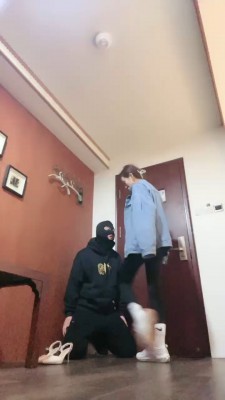 【惑心】脚耳光跺裆肉丝狂虐母狗