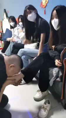 【初柒】精品!双太妹卵弹终结者!千次踢裆!裸足棉袜皮靴狠狠羞辱超长版!YC-220610-2