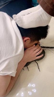 Kitty女王首调の丝足爆踩地毯
