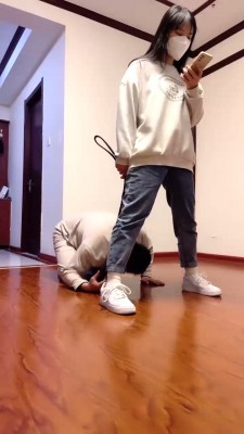 【惑心】黑丝脚虐母狗裆 超级精彩