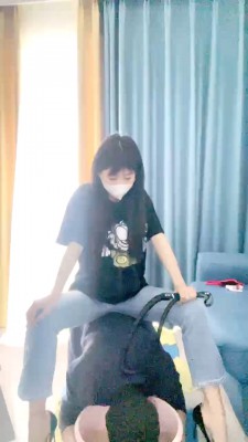 【彼岸花】运动鞋暴踩废物，舔食鞋底 YC-220628-8