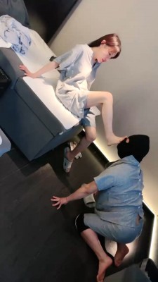 珂玥女神全体重踩踏骑脖踩档【珂玥S】高跟踩踏,跳踩踢裆,丝足跺裆 YC-220625-6