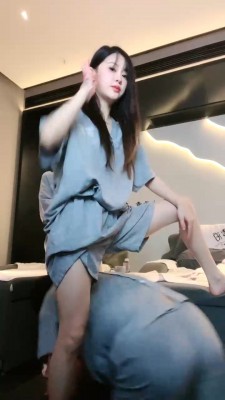 珂玥女神全体重踩踏骑脖踩档【珂玥S】高跟踩踏,跳踩踢裆,丝足跺裆 YC-220625-6