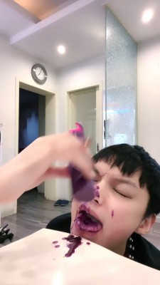 【子怡】50分钟剧情片:把室友调教成狗的过程 YC-220626-3