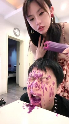 【子怡】50分钟剧情片:把室友调教成狗的过程 YC-220626-3