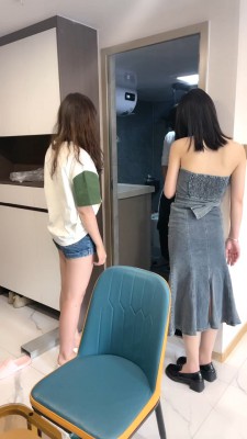 【子怡工作室】双S运动鞋调教鞭打踩踏 YC-220607